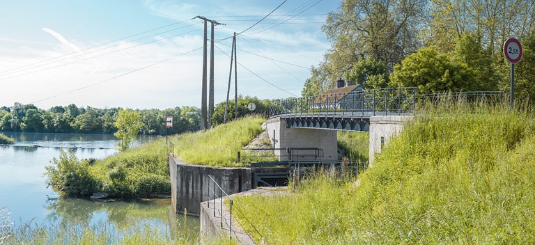 pont sur la porte de garde d'Heuilley