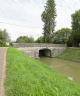 pont sur l'écluse 18 du versant Loire, dite de Meulot (canal du Nivernais)