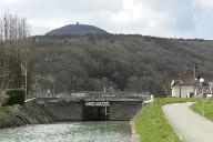 pont routier sur l'écluse 45 du versant Saône (canal de Bourgogne)