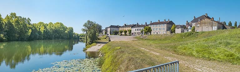 port de Verdun-sur-le-Doubs ; quais du Doubs