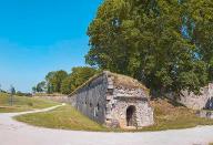 courtine casematée à l'arrière du château