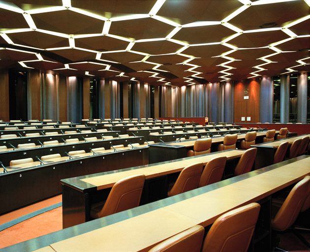 décor d'architecture : ensemble de panneaux en aluminium anodisé