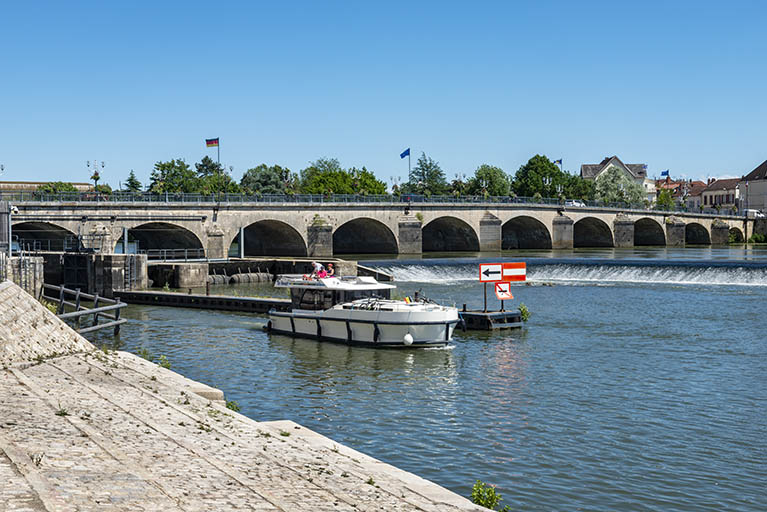 Les ponts de la Saône navigable en Bourgogne-Franche-Comté