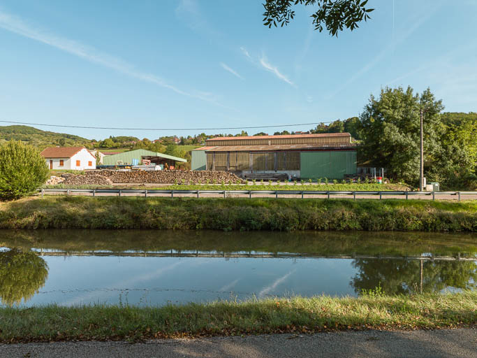 ensemble artisanal commercial ou tertiaire ; zone artisanale et commerciale des Plantes-aux-Prêtres (activités liées au canal du Centre)