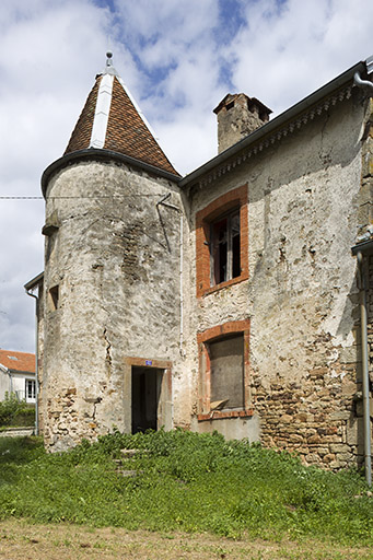 habitat des 15e et 16e  siècles à La Rochère