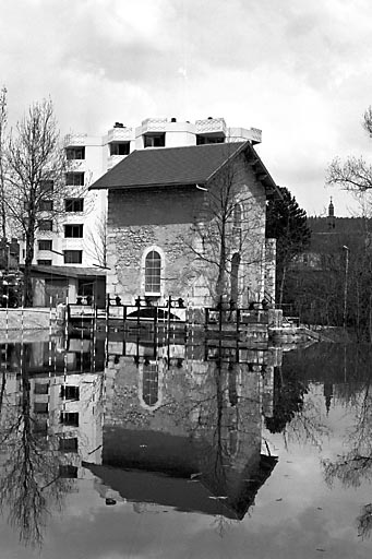 distillerie Pernod, puis chocolaterie et confiserie Peter, Cailler et Kohler, puis Sopad, actuellement Nestlé