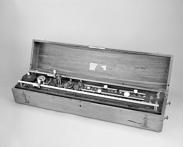 instrument de mesure de forces électromotrices (potentiomètre Chauvin et Arnoux)