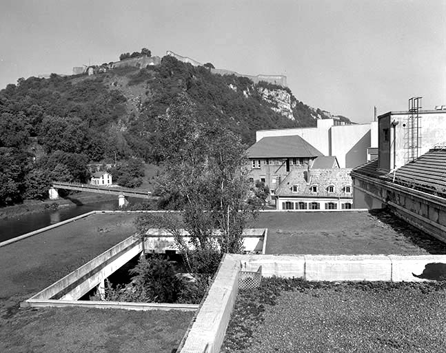 usine à papier de la société des Papeteries Bisontines, usine de fibres artificielles et synthétiques dite usine des Soieries puis de la Rhodiacéta