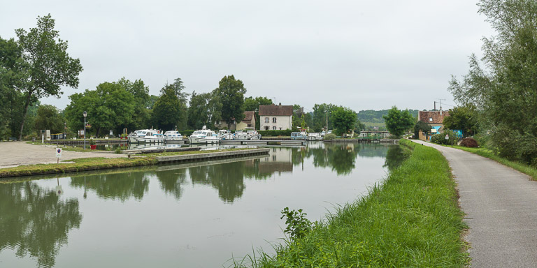 port de Châtel-Censoir ; gare d'eau (canal du Nivernais)