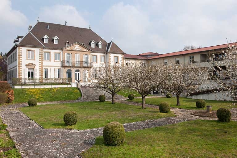 château Vorget puis hospice de vieillards, actuellement maison de retraite