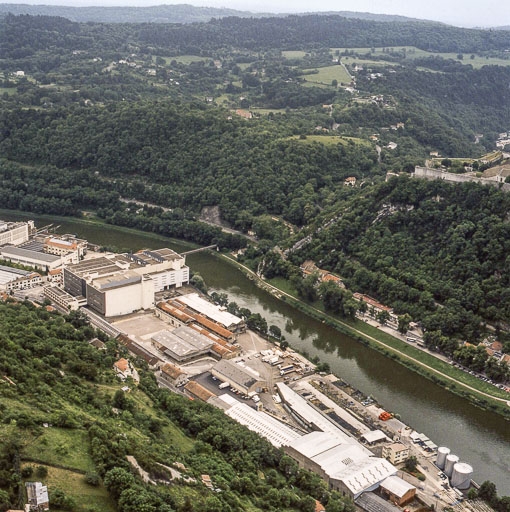 usine à papier de la société des Papeteries Bisontines, usine de fibres artificielles et synthétiques dite usine des Soieries puis de la Rhodiacéta