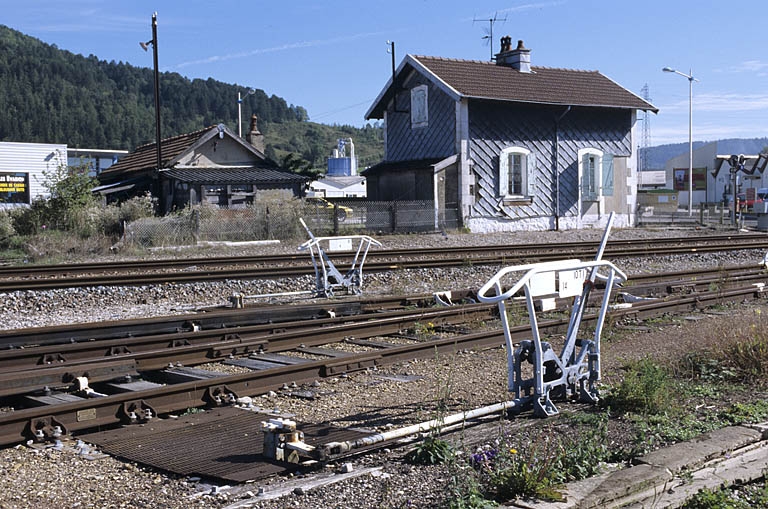 maison de garde-barrière et passage à niveau n° 8 (voie ferrée Andelot - La Cluse)