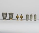 ampoules aux saintes huiles ; gobelets (timbales)