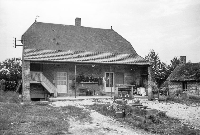 maison cadastrée 1969 AR 128