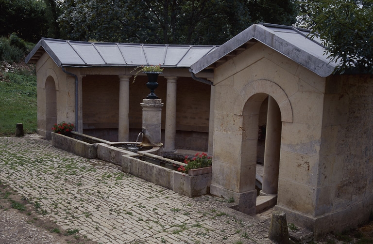 lavoir ; fontaine