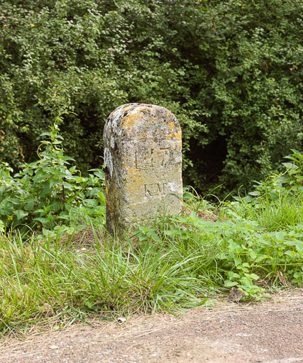 borne (canal du Nivernais)
