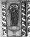 2 statues : saint Pierre et saint Jean