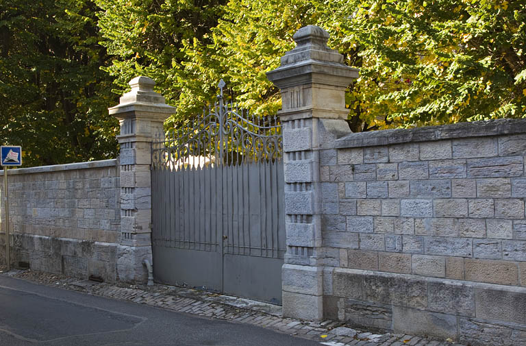 couvent des Cordeliers, collège Saint-François-Xavier puis des Pères Eudistes, lycée de jeunes filles, actuellement lycée Louis Pasteur