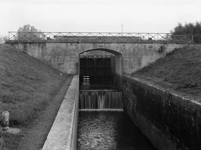 pont sur l'écluse 04, 05 et 06 du versant Loire, dite Ecluse triple de Chavance (canal du Nivernais)