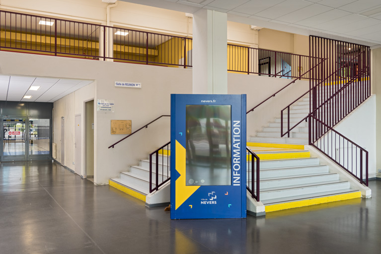 centre culturel (maison de la culture), gymnase et bourse du travail