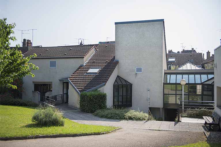 établissement de bienfaisance (foyer d'enfants) dit fondation Rossen-Petitguyot, puis cantine du lycée Augustin Cournot