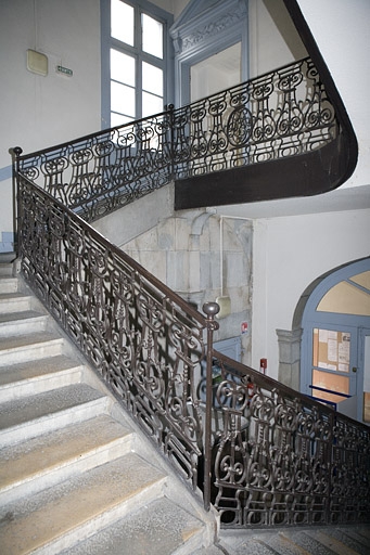 hôtel Belin puis lycée de filles, puis école primaire, actuellement université