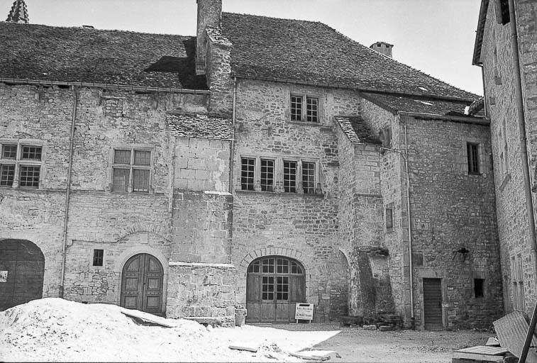 abbaye Saint-Pierre, actuellement église paroissiale Saint-Jean-Baptiste, habitation et musée