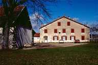 saline, actuellement fromagerie industrielle (caves d'affinage Arnaud)