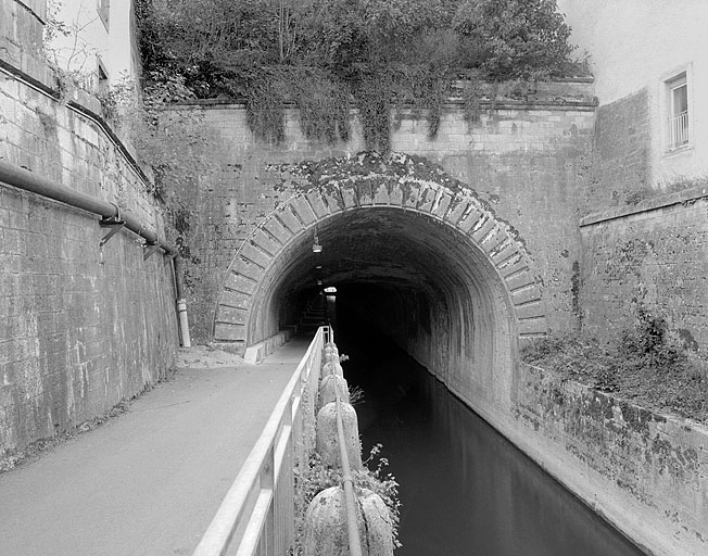 tunnel sous la citadelle (canal du Rhône au Rhin)