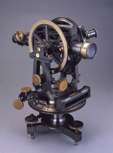 instrument de mesure des angles pour lever des plans (théodolite de la Société des Lunetiers)
