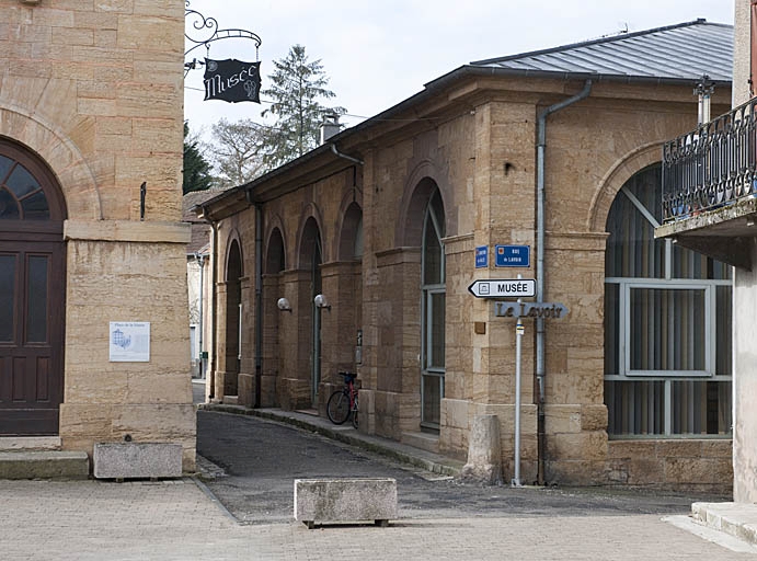 marché couvert (halle aux blés), actuellement foyer-club L'Houtau