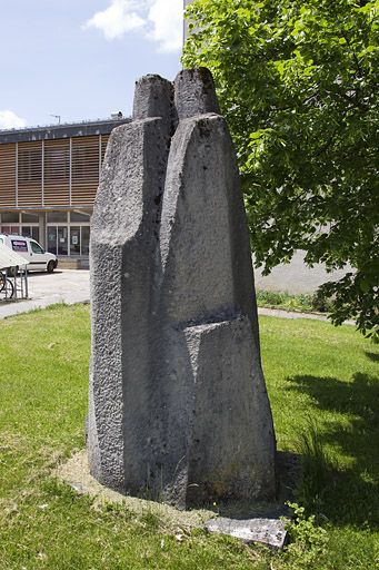 ronde-bosse et 2 bas-reliefs