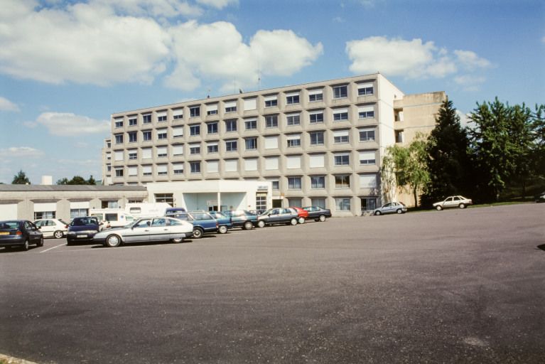 hôpital dit centre hospitalier Robert Morlevat