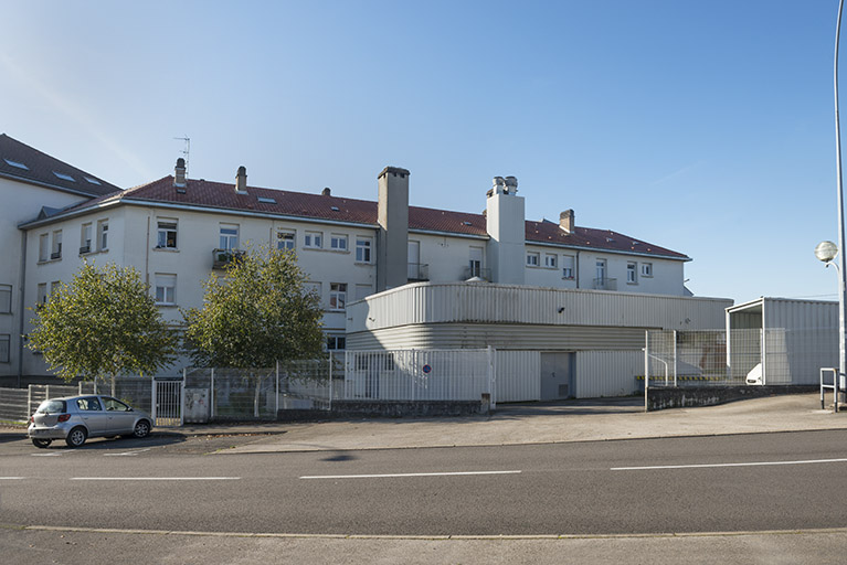 école professionnelle (centre d'apprentissage) puis collège et lycée dits cité scolaire Montjoux