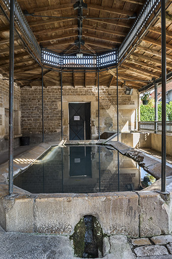 fontaine-lavoir, rue du Vaux