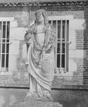 statue (petite nature) : sainte Claire d'Assise ?