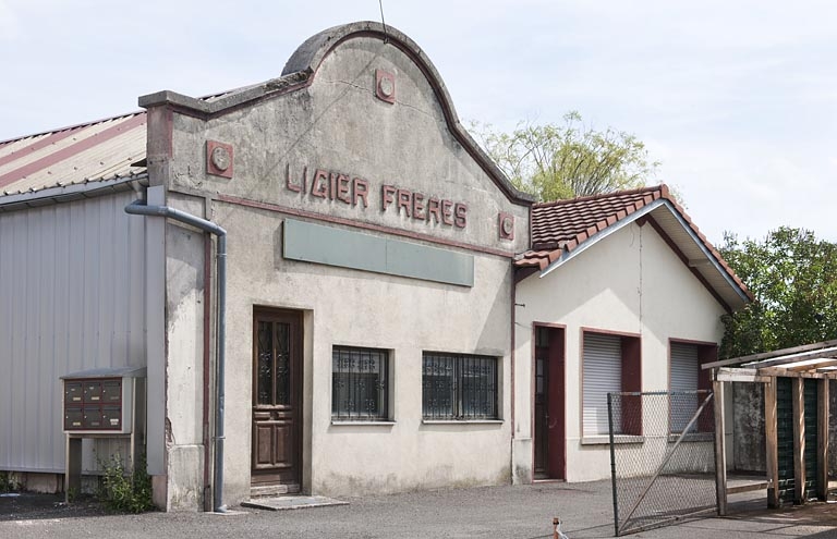 usine de pneumatiques et de traitement de surface des métaux Ligier Frères, puis usine de construction mécanique