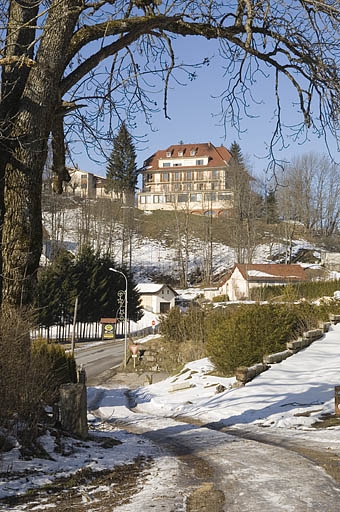 hôtel de voyageurs dit Modern'Hôtel, actuellement Logis d'en Haut