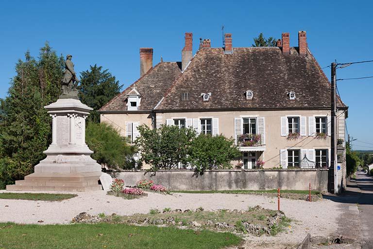 Les châteaux et les demeures de la commune de Gy