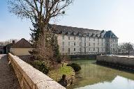 couvent des Dames d'Ounans, hôpital de la Charité, école puis collège de jeunes filles, actuellement lycée Charles Nodier