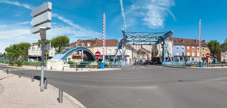 pont mobile, pont-levis routier isolé de Montceau (canal du Centre)