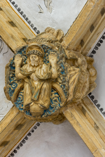 clef de voûte de la chapelle nord (chapelle de Jean Géliot) : Christ juge entouré du Tétramorphe