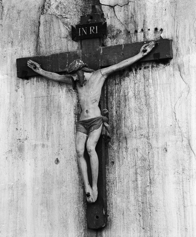 croix (demi-nature) : Christ en croix