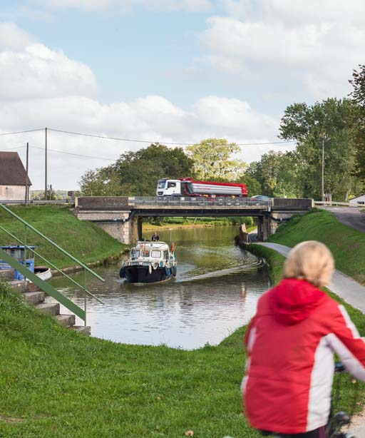 pont routier isolé ; pont du Gauchard (canal du Centre)