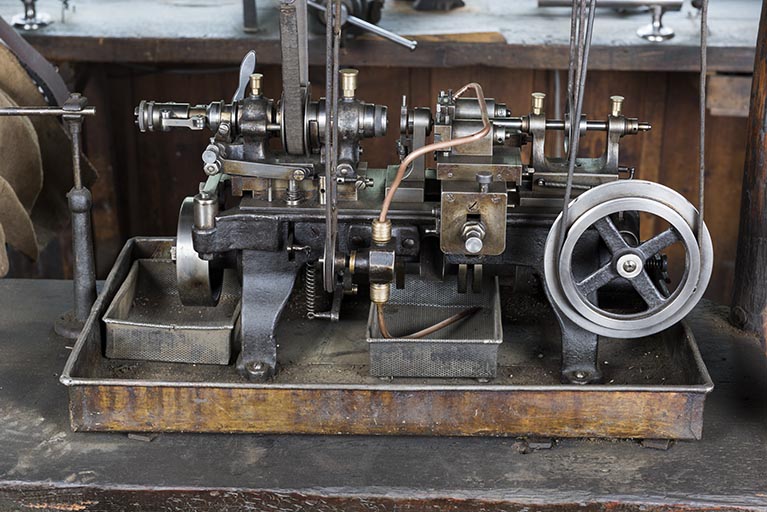 2e machine à décolleter (tour revolver)