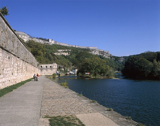 ensemble du génie civil : ouvrages liés au flottage des bois et à la navigation dans la traversée de Besançon (canal du Rhône au Rhin)