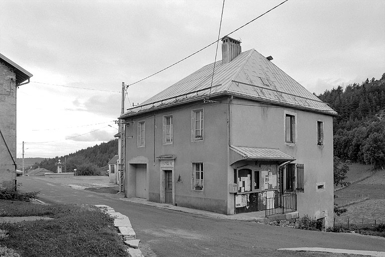 mairie, école, fromagerie