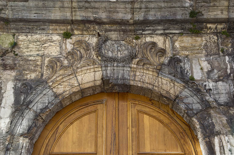 couvent des Cordeliers, collège Saint-François-Xavier puis des Pères Eudistes, lycée de jeunes filles, actuellement lycée Louis Pasteur