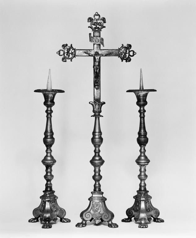 parement d'autel, croix d'autel, chandelier d'autel (4)