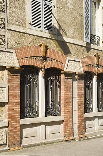 maison, puis imprimerie Barbizet, puis Barbizet-Roux, puis Gilbert Roux, actuellement logement